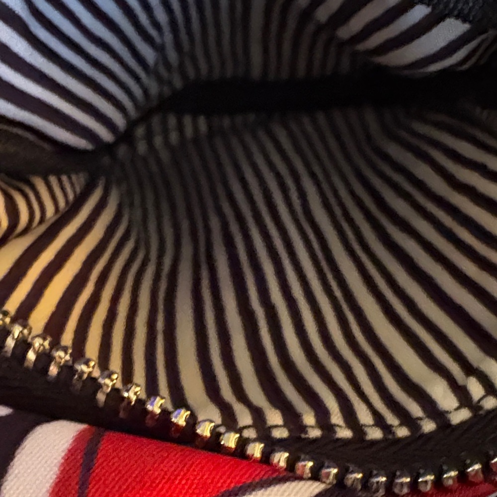 NWT Brighton LOVE Heart Crossbody Phone Bag - Black & Red - Picture 7 of 7